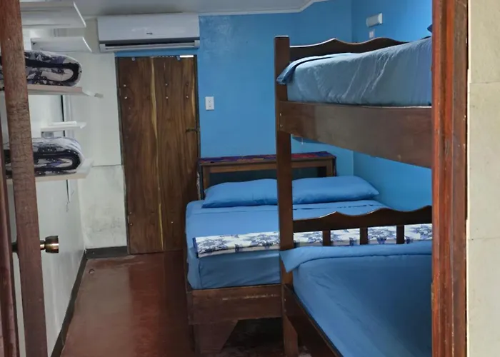 Congos Y Guest house Playa Hermosa (Guanacaste)